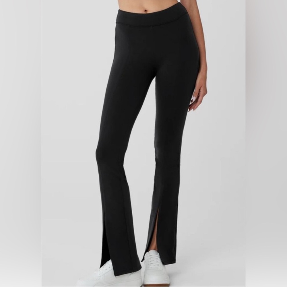 ALO Yoga Women’s Flutter Flare Black Leggings Size XS Split Hem